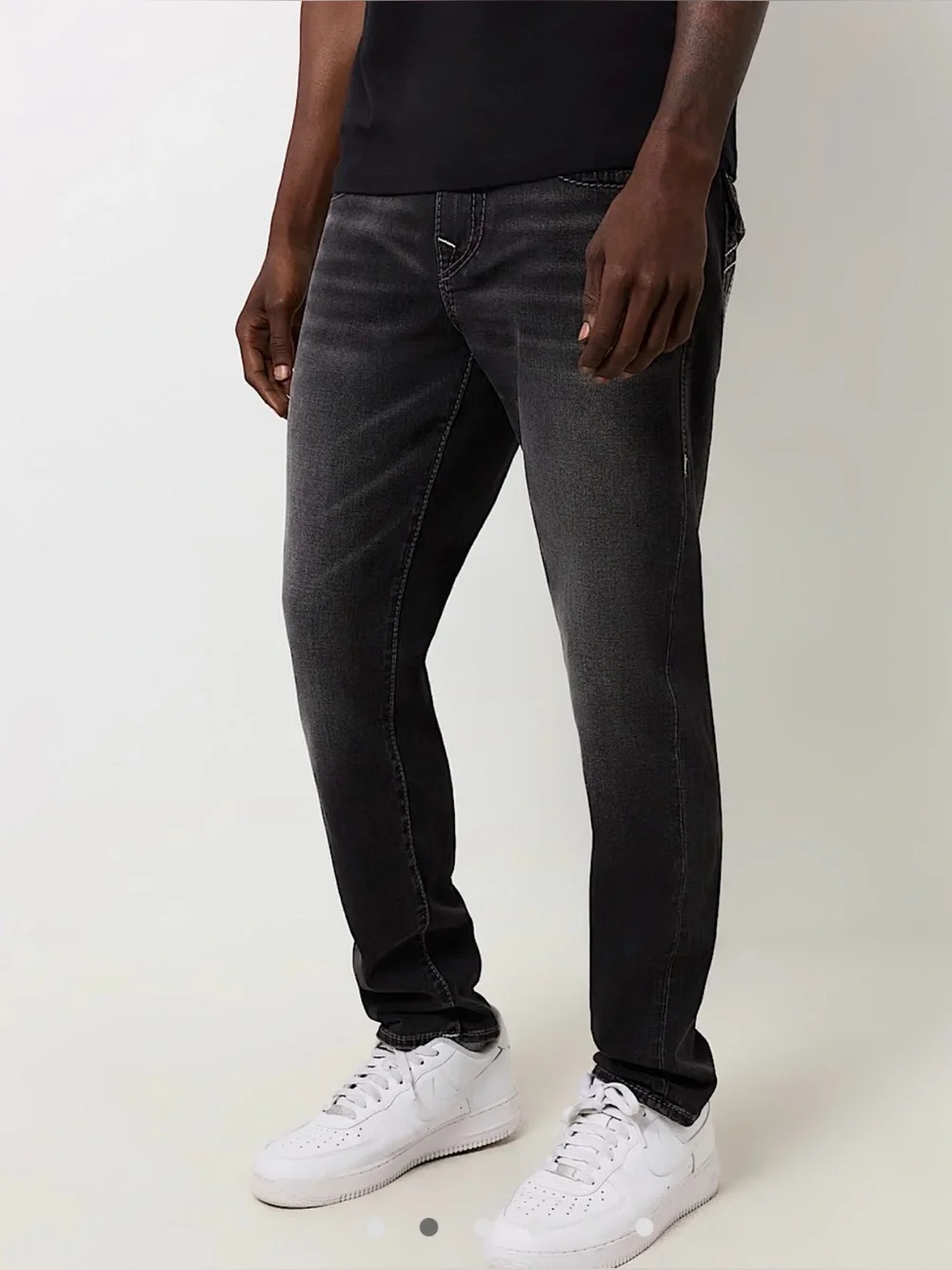 True Religion Geno Relaxed Slim Distressed Jeans Black - Size 32
